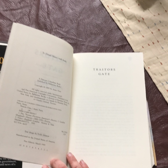 “Traitors Gate” novel by Anne Perry hardback book - Picture 9 of 12
